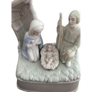 White/Blue Porcelain Nativity Set Christmas Used good condition‎